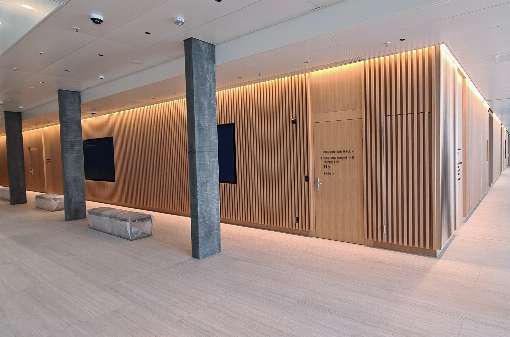 Image 3: Warm colours define the image around the offices. Photo: Schfer Schreinerei AG